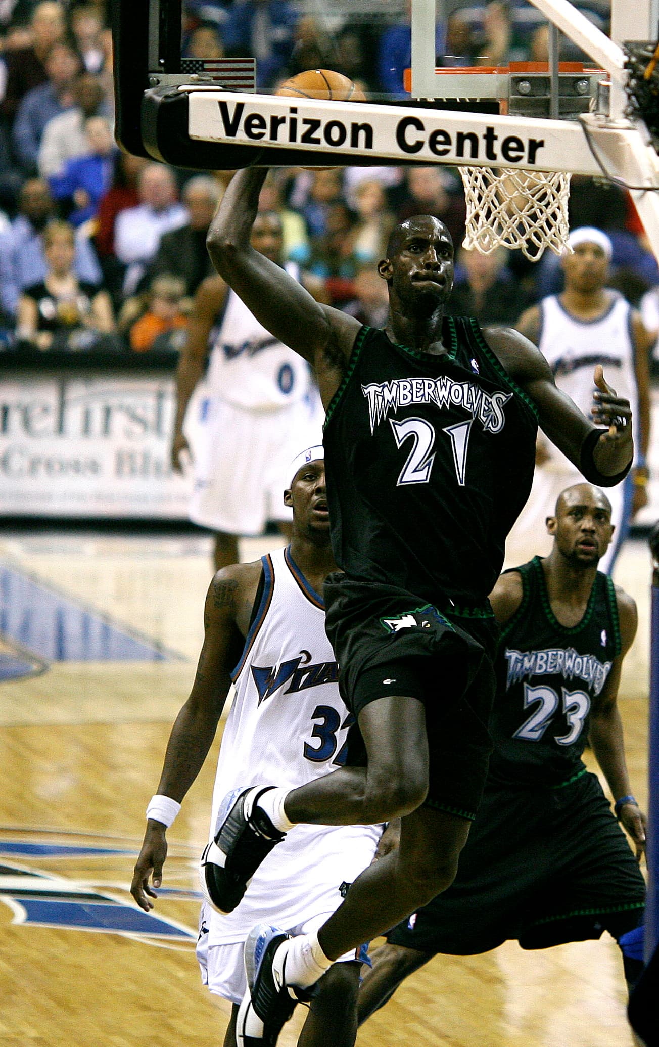 Kevin Garnett in a Timberwolves jersey rising for a one-handed dunk